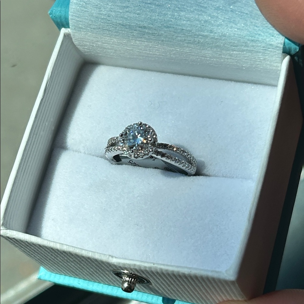 Elegant Silver Ring with Blue Gemstone